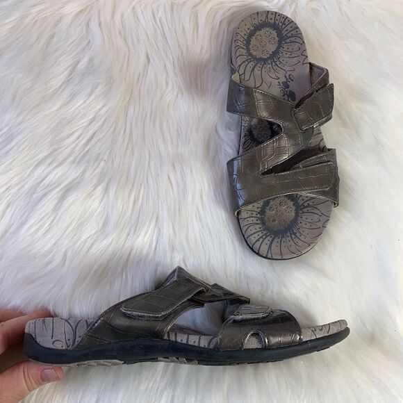 Vionic Lauren Bronze Embossed Sandals Size 7 - Picture 1 of 6